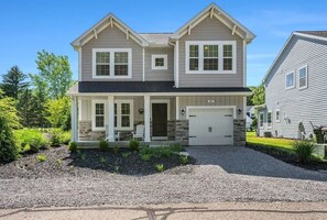 Exterior - Butterfly House - heated year round pool - hot tub - close to beaches and marina (South Haven)