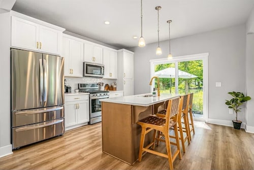 Butterfly House - heated year round pool - close to beaches - Available July 4