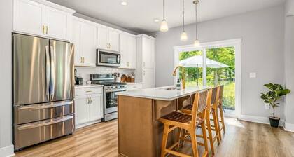 Butterfly House - heated year round pool - close to beaches - Available July 4