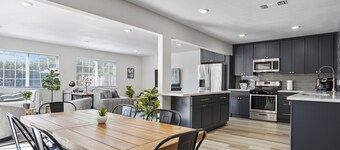 Relaxing Poolside Haven in Citrus Heights