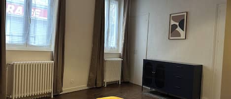 3 bedrooms, iron/ironing board, travel crib, free WiFi