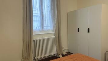 3 bedrooms, iron/ironing board, travel crib, free WiFi