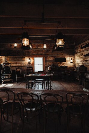 Dining - Governor's Cabin in Arcanum, Ohio (Arcanum)