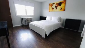 3 bedrooms, iron/ironing board, WiFi, bed sheets - Private Upstairs Unit near Balt City/John Hopkins (Baltimore)