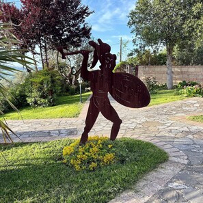 Exterior detail - Giardini Hurz (Pietrelcina)