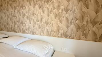 Deluxe-Dreibettzimmer, Terrasse, Gartenblick