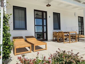 Deluxe Quadruple Room, Patio, Garden View | Outdoor dining - Giardini Hurz (Pietrelcina)