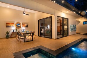 Outdoor dining - Guanacaste house in downtown Uvita (Uvita)