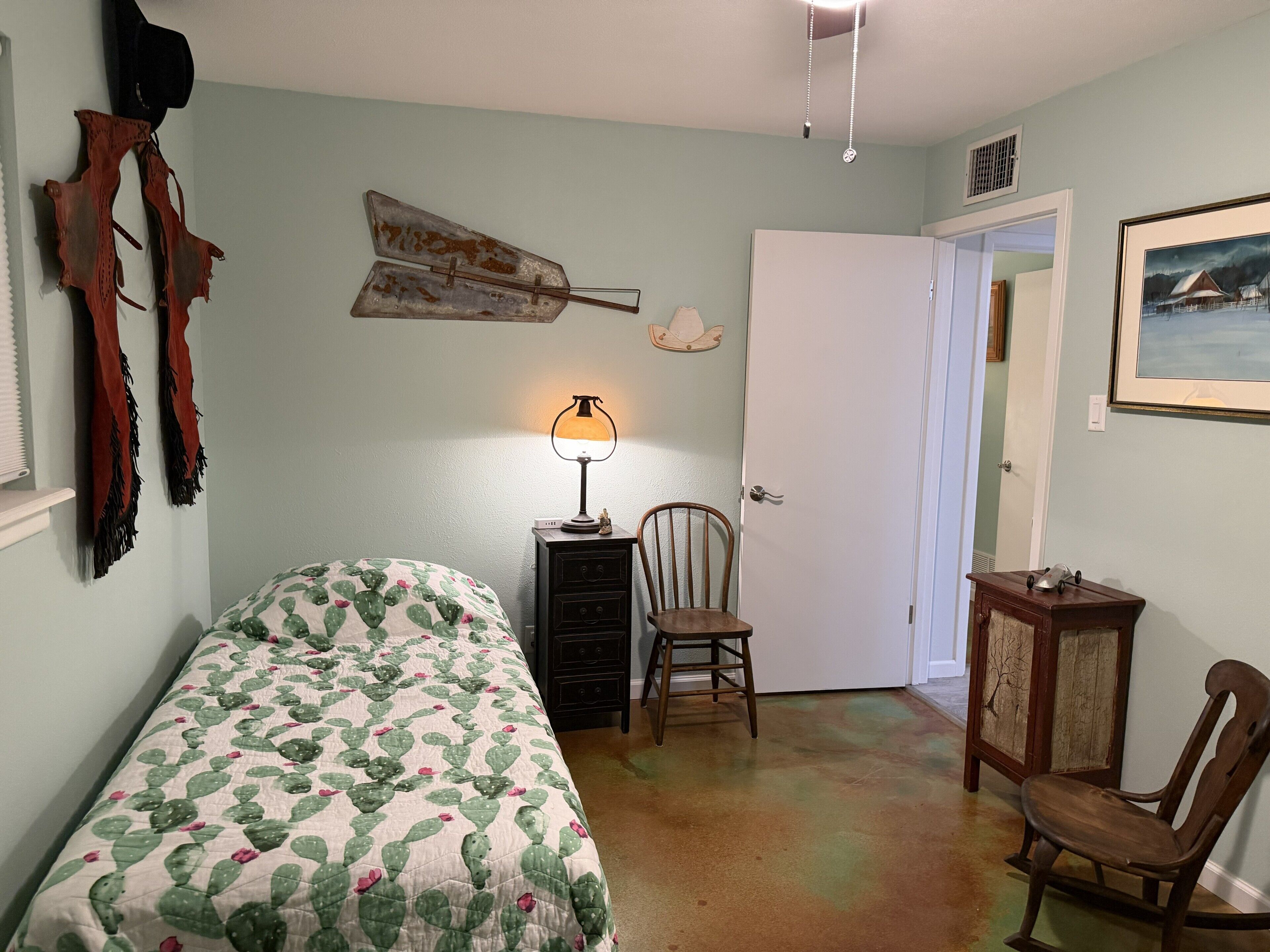 2 bedrooms, iron/ironing board, Internet, bed sheets