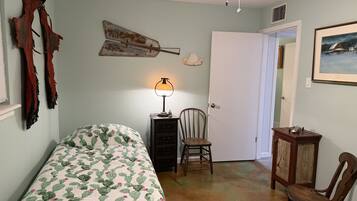 2 bedrooms, iron/ironing board, Internet, bed sheets