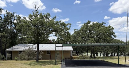 Cowboy On The Water at Lake Palo Pinto. Private Dock, New Remodel. Howdy Y'all.