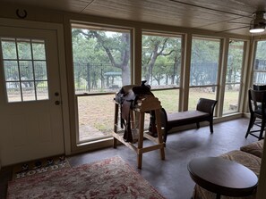 A room with large windows, a wooden bench, a table, and a rug with the word 'HOWDY' on it. - Cowboy On The Water at Lake Palo Pinto. Private Dock, New Remodel. Howdy Y'all. (Gordon)