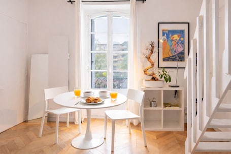 Dining. Bright duplex - Station & center on foot - Au Calme