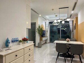 Dining - 2 Bedroom Apartment for Rent at Vinhomes Central Park (Thành phố Hồ Chí Minh)