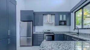 Private kitchen - Herrera's House (Uvita)