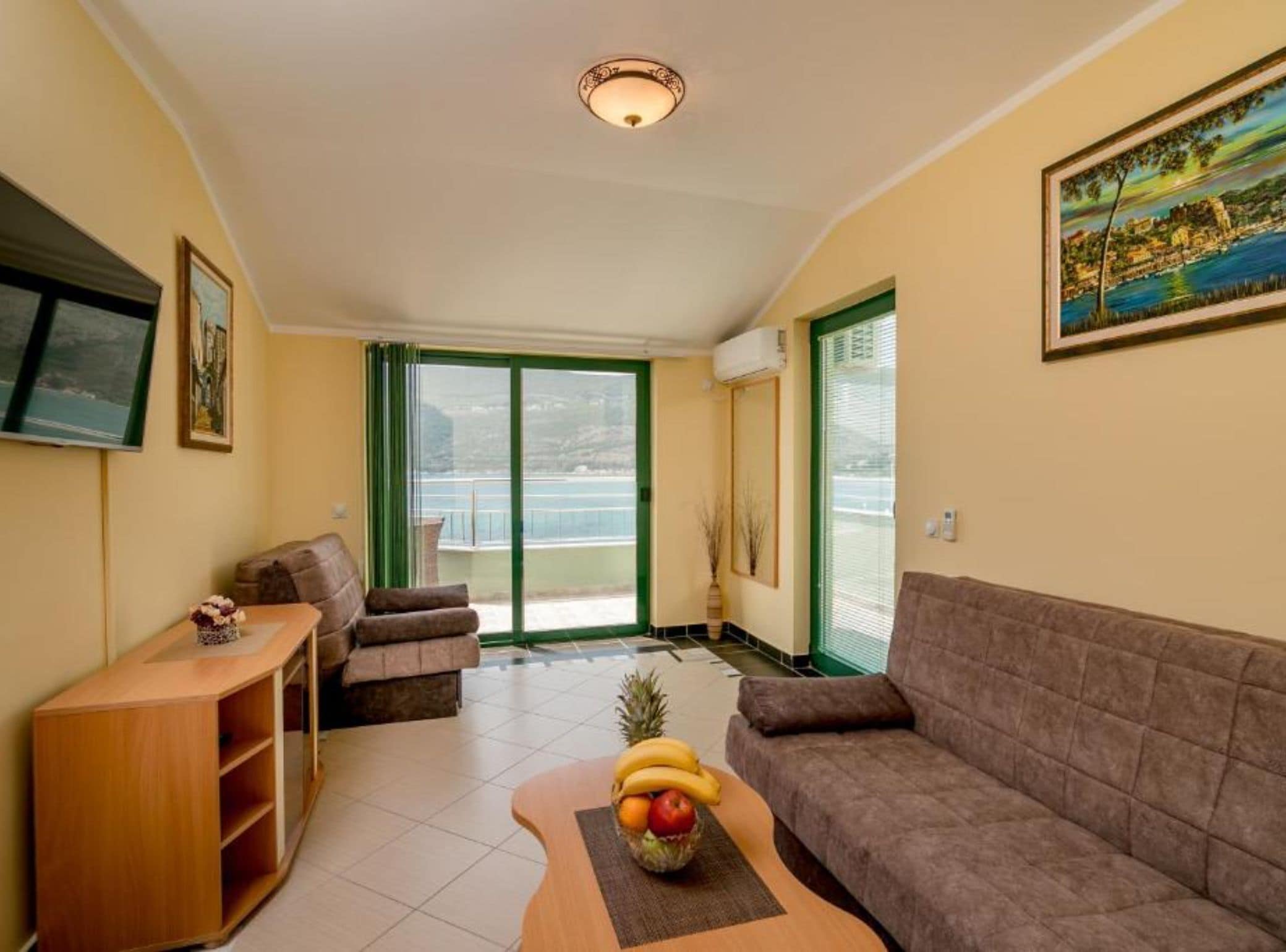 Apartment (One Bedroom Apartment with Terrace an) | Ruang tamu