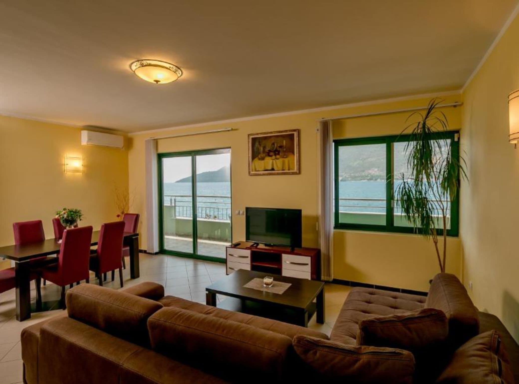 Apartment (Two Bedroom Apartment with Terrace an) | Ruang tamu
