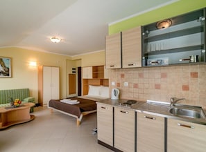 Studio (Studio Apartment with Terrace and Sea) | Private kitchen | Fridge