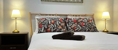 Desk, iron/ironing board, WiFi, bed sheets