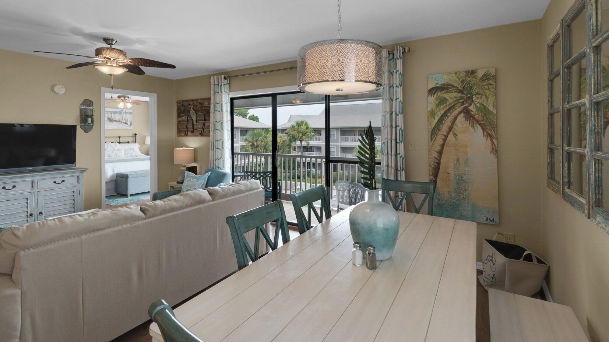 Appartamento, letti multipli, balcone, vista piscina (Beachwood Villas 10C) | Area soggiorno