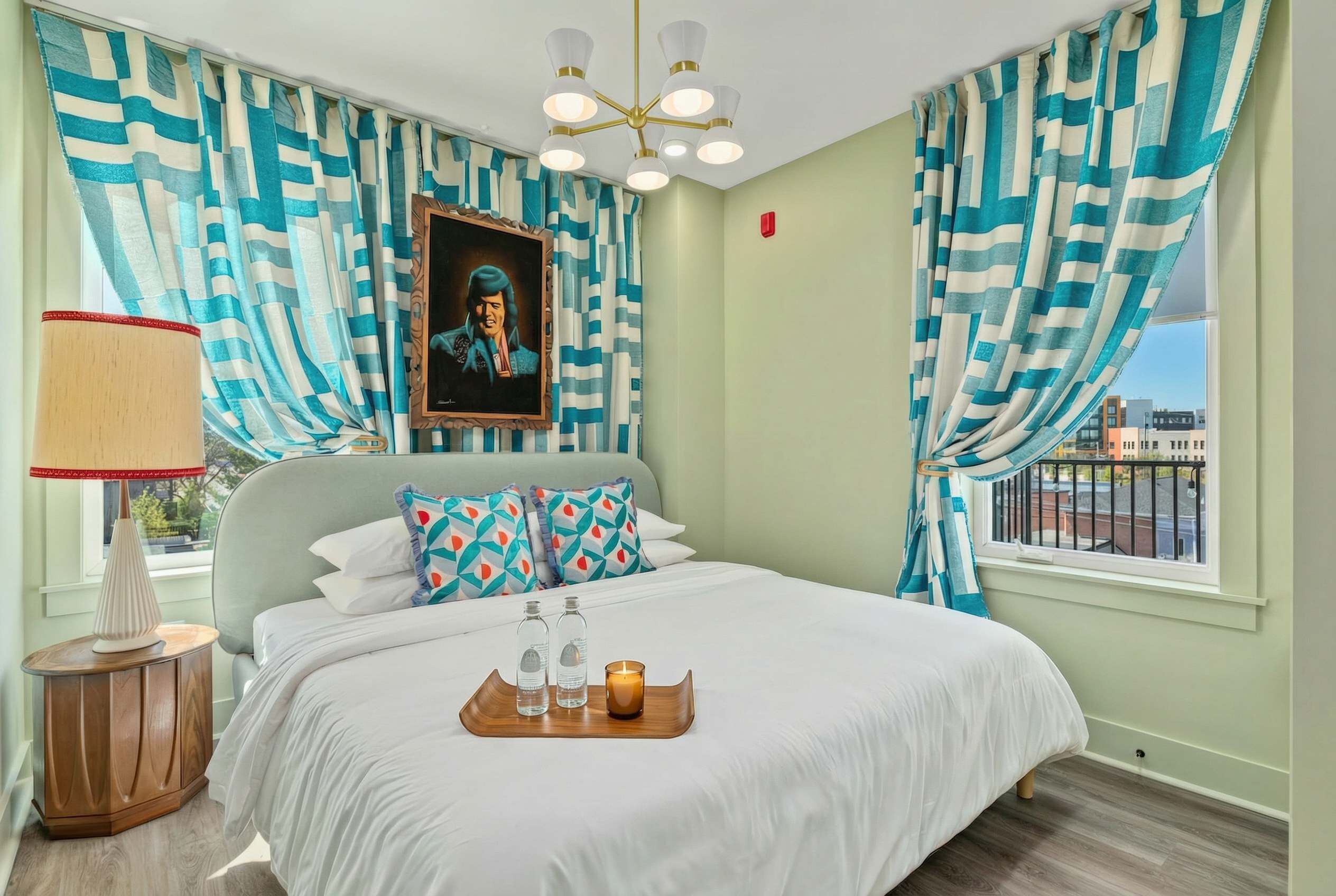 2 bedrooms, desk, iron/ironing board, WiFi
