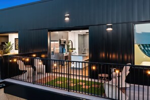 Property grounds - July 4th rooftop deck, skyline views, chef's kitchen near Broadway (Nashville)