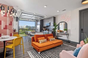 TV, offices - July 4th rooftop deck, skyline views, chef's kitchen near Broadway (Nashville)