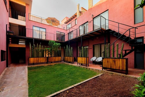 REGIONES - MIXTECA · Spacious Apartment with Lush Greenery