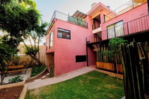Exterior - REGIONES - MIXTECA · Spacious Apartment with Lush Greenery (Oaxaca de Juárez)