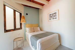 Iron/ironing board, WiFi, bed sheets - HIDALGO 2 · Cozy apt in 2nd floor petfriendly 2 blocks Zocalo (Oaxaca)