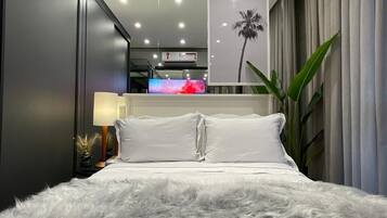 3 bedrooms, iron/ironing board, WiFi, bed sheets