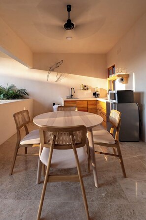 Dining - DEPA POINTE · Apartamento con Alberca Privada en La Punta (Brisas de Zicatela)