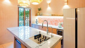 A kitchen with a marble countertop, stainless steel sink, and a built-in dishwasher. - COLÓN · Luxury house with pool and terrace for 6 (Oaxaca)