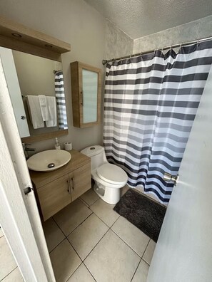 Bathroom - Like being in a Cruise! (San Juan)