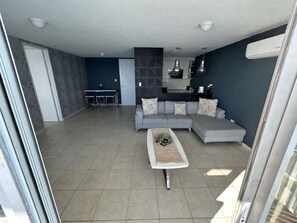 Living area - Like being in a Cruise! (San Juan)