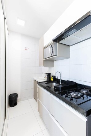 Deluxe Apartment | Private kitchen - Costa Vicentina Building (Recife)