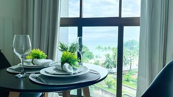 Comfort Apartment | Dining