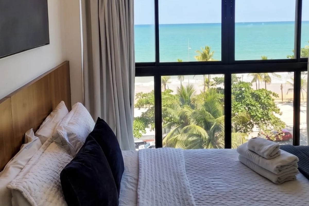 Escritorio, cortinas blackout y wifi gratis 