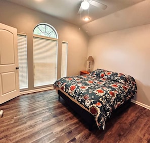 3 bedrooms, iron/ironing board, WiFi, bed sheets