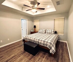 3 bedrooms, iron/ironing board, WiFi, bed sheets