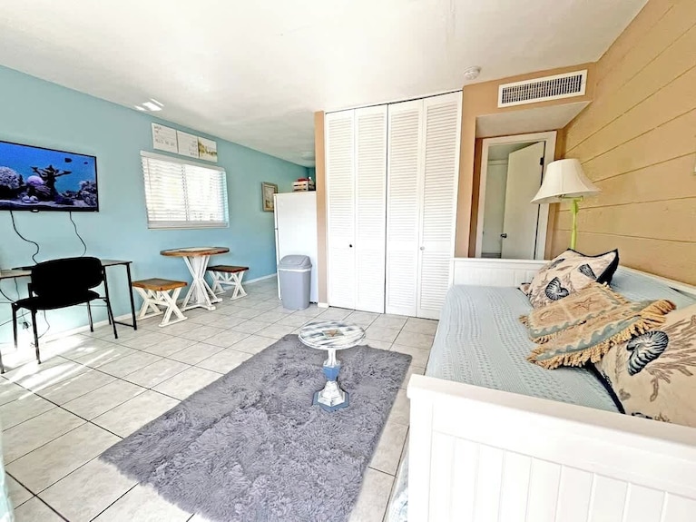 Beachfront Studio W/ Garden Patio & Full Kitchen - Cape Canaveral, FL