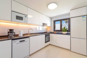 Microwave, dishwasher, coffee/tea maker - Villa Casa Luna by Villa Plus (Playa Blanca)