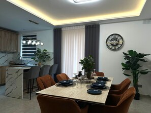 Dining - Panoramic Sea & Valley View 2BR Apt Sleeps 4 (Il-Mellieħa)