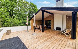 Outdoor dining - Awesome home in Bindslev with WiFi (Bindslev)