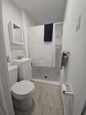 Hair dryer - Simple, Quiet & Clean w/ Workstations (New York)