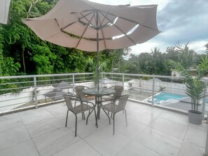 Outdoor dining - Vrbo Property (Rio Grande)
