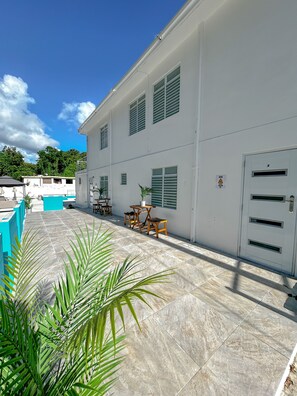 屋外ダイニングエリア