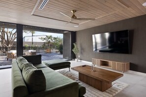 TV - Ma-House (609 S 29th St) (McAllen)
