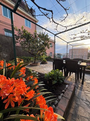 Outdoor dining - Vrbo Property (Genova)