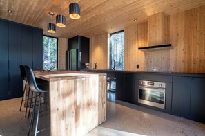 Fridge, microwave, oven, stovetop - Spa and Escape by the Water | Loveshack (Saint-Alphonse-Rodriguez)